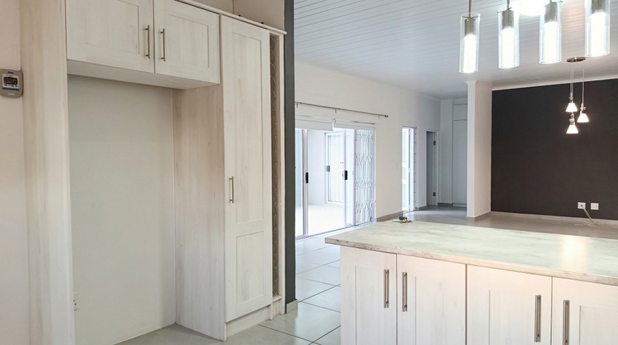 To Let 4 Bedroom Property for Rent in Oceanview Heights Western Cape